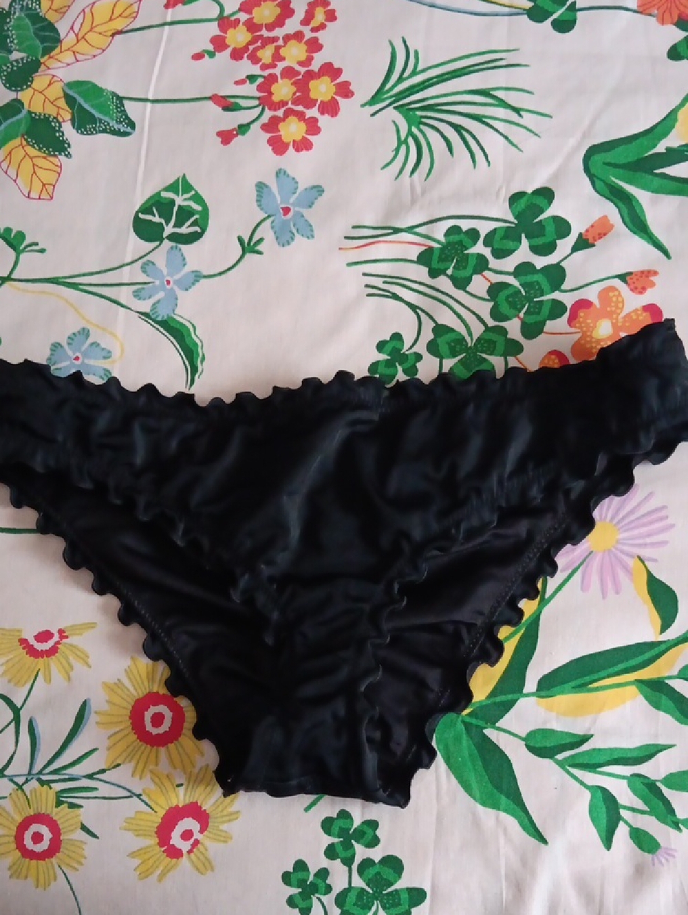 Shade & Shore Black Ruffled Bikini Bottoms - Classic Swimwear